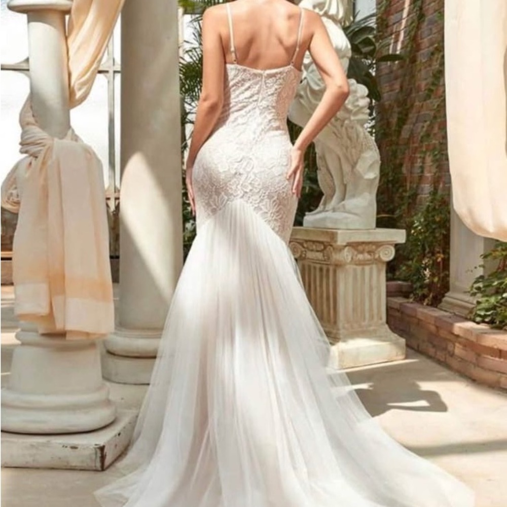 Elegant White Lace Mermaid Gown